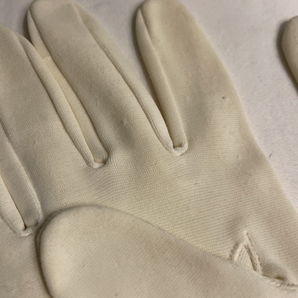 Vintage Cream Gloves - Picture 4 of 6